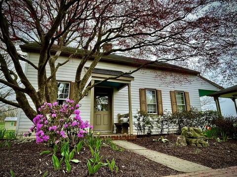 Welcome to the Homestead R&R cottage  (known as a Summerhouse)