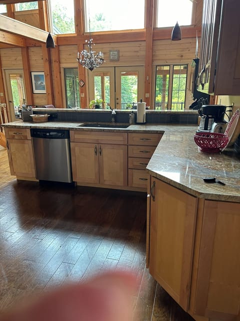 Fully appointed kitchen with gas range and double oven