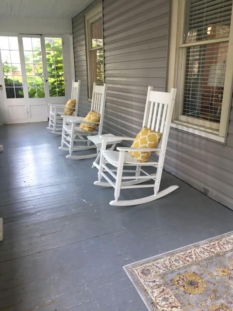 Large sun room with rocking chairs