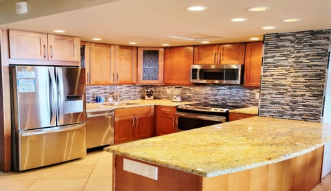 gourmet kitchen with all the amenities !!