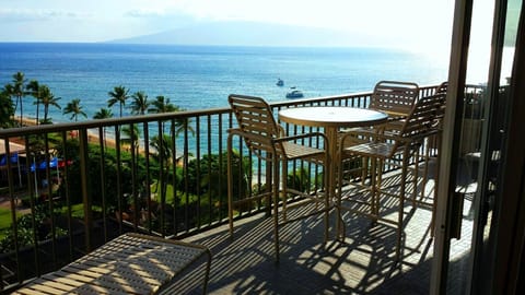 Stunning panoramic ocean and sunset views! Island of lanai in background - wow!