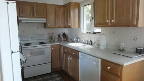 Fully equipped kitchen.