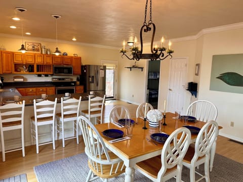 Dining table with seating for 6 and kitchen bar with seating for 4.