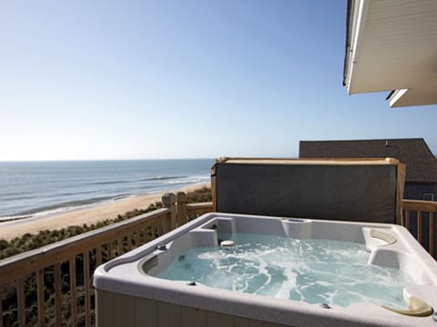 Surf-or-Sound-Realty-Dune-Crab-24-Hot-Tub