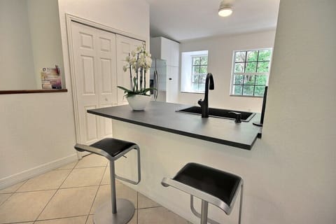 Breakfast Bar - 2nd Floor