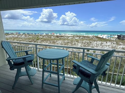Balcony overlooking the beach and Gulf