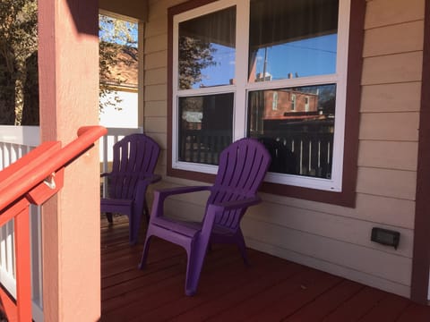 Lovely porch to sit on in the mornings or evenings while enjoying your drinks!