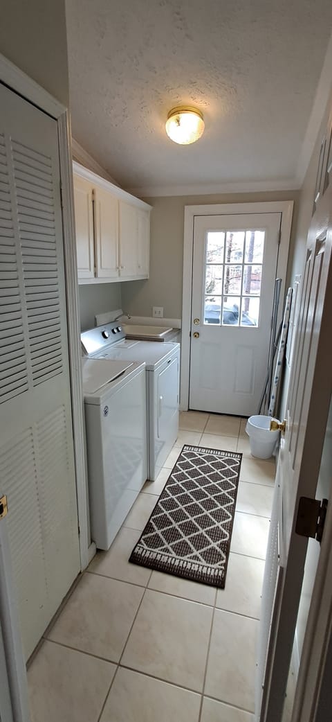 Lake Keowee Waterfront Retreat! We call it The Hideaway! Cottage in Lake Keowee