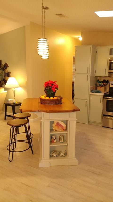 kitchen- fully stocked, new appliances
