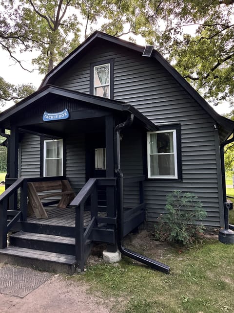 tackle box cottage with wonderful views of the lake