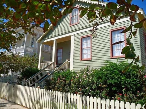 The Captain's Cottage in the heart of the East End Historic District