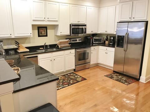 RKiss - Gourmet Kitchen