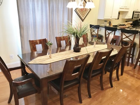 RKiss - Dining Room Set.