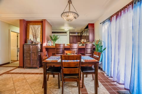 Open Dining Seating for 7