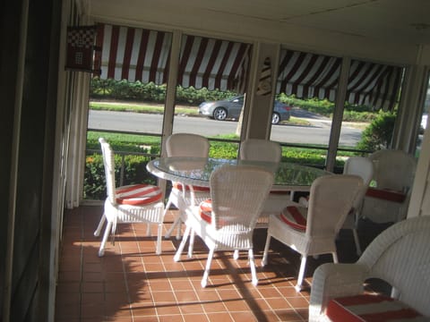 Screen Porch with cross breezes