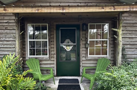 Quiet getaway 20 minutes from Gainesville.  30 minutes from Ocala.