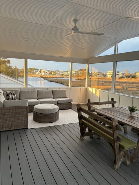 Gorgeous New Expanded Screened porch and deck. 