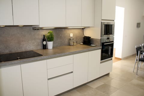 Kitchen, perfectly equipped, dishwasher, fridge, freezer, oven, microwave etc.