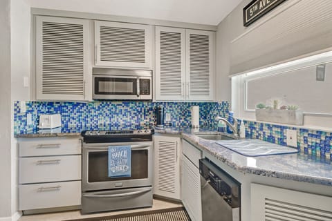 Fully equipped kitchen, if you decide to cook!