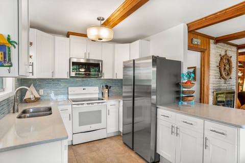 Another view of the awesome kitchen!