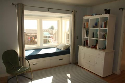 Window bed in bonus room