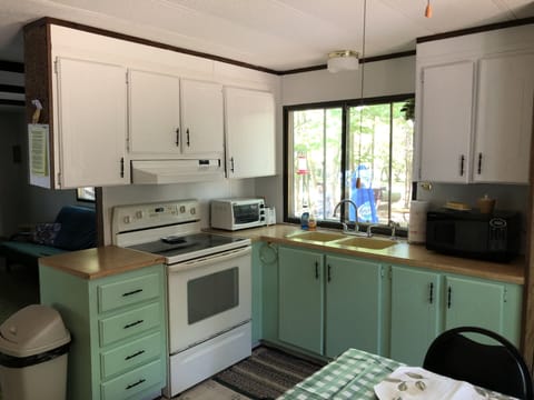 Fully equipped kitchen.