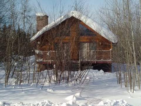 Step Outside – 3 Minutes to the Slopes!