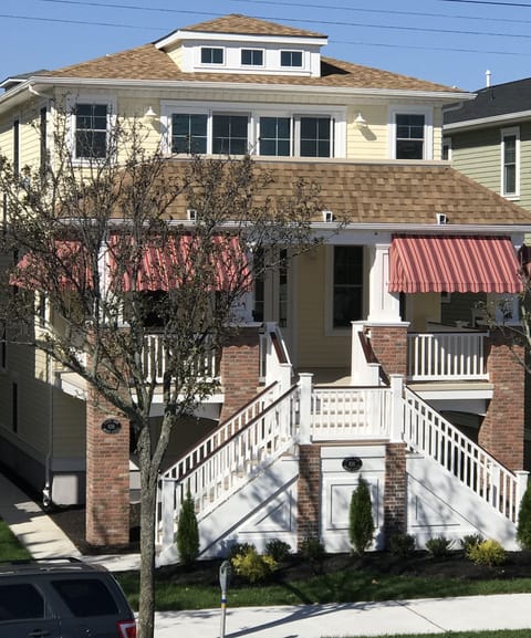 Beautiful Newer Construction Home in the Heart Of Ocean City!