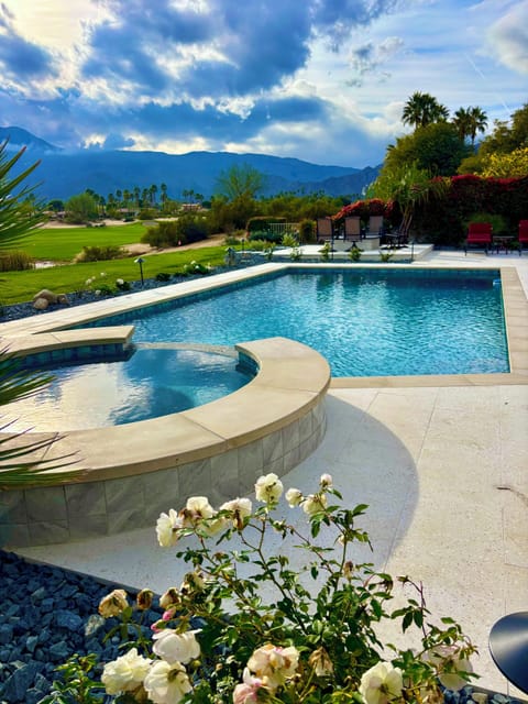 Private pool, spa, fire pit ! All just upgraded to large & modern!