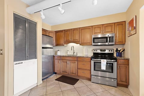 Full kitchen in Kirk unit