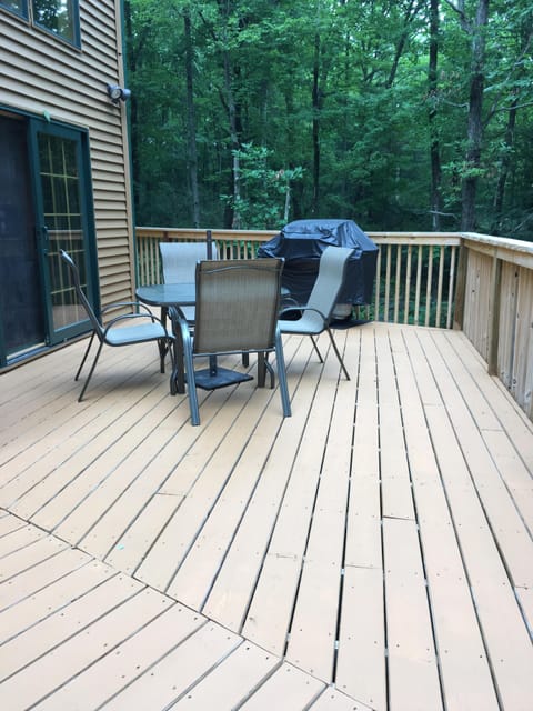 Wrap Around Deck Patio Set & Grill