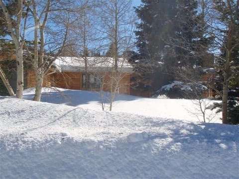 Another great blue sky day in Colorado
single family home no one to bother you