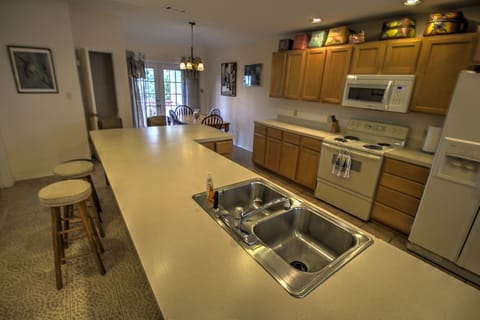 kitchen & dining area