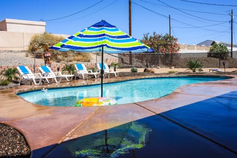 Baja shelf pool