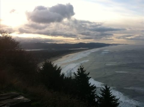 Oceanfront 6BR Home in the Heart of Manzanita. Escape Your Troubles Here! House in Manzanita