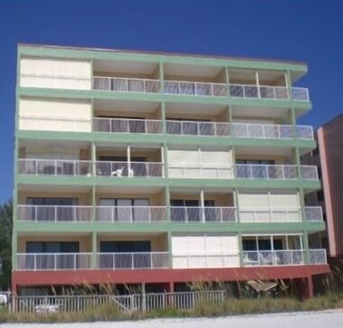 TOP FLOOR 2CD FROM LEFT