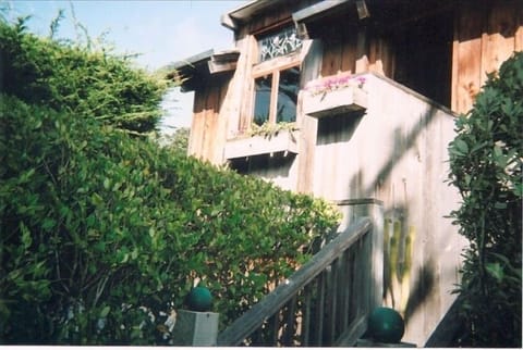 Front entry to beautiful redwood home


