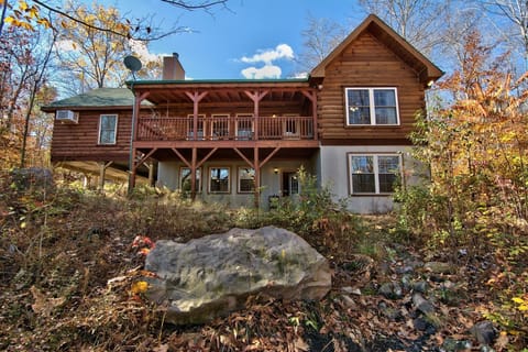 Real Log Cabin Home Situated In A Secluded Area With Access To Bike Path/River!