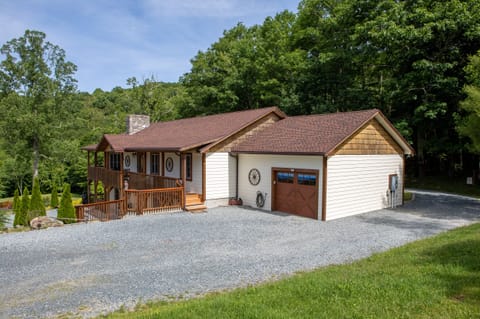 Drive way to the house.
Parking around the house up to 15 cars.