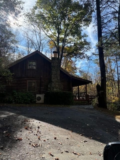 Welcome to Mystic Mountain Hideaway just 2.5 miles from downtown Helen!