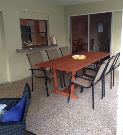 Lanai dinning area