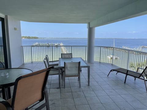 Balcony with a beautiful view of the bay!