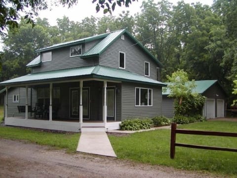 Front of the Cyclin-Inn of Whalan - 2br whole house rental