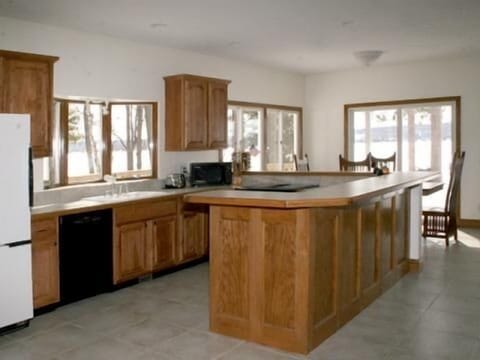 Kitchen with wrap around bar