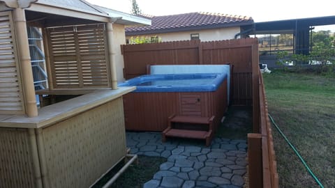 Outdoor Bar and Hot tub area