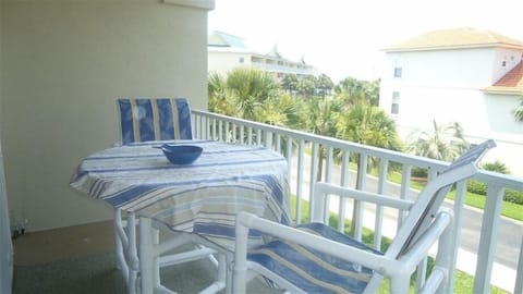 Balcony Area, Great Spot for Reading, Relaxing and Chatting. View of Gulf, too!