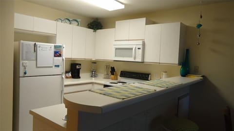 Kitchen & Breakfast Bar Area is stocked with Coffeemaker, Blender and Toaster