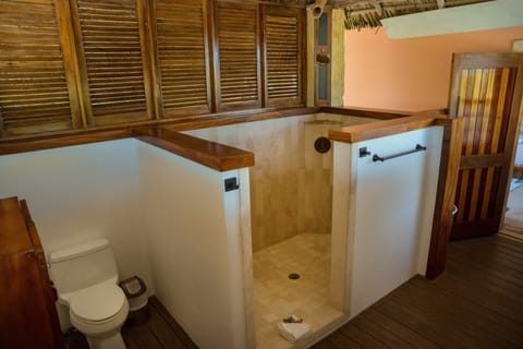 "Howler Monkey" Suite Bathroom-Shower
