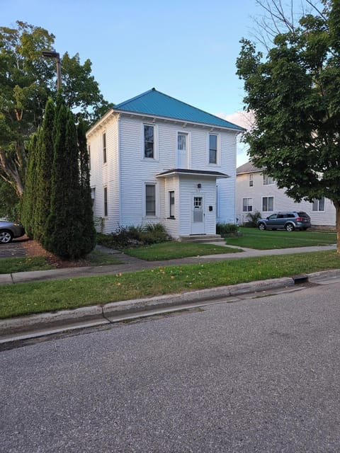 208 Mason St