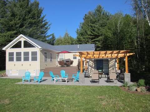 BEAUTIFUL, QUIET & SECLUDED RETREAT IN A SCENIC WOODED SETTING FACING LAKE HURON